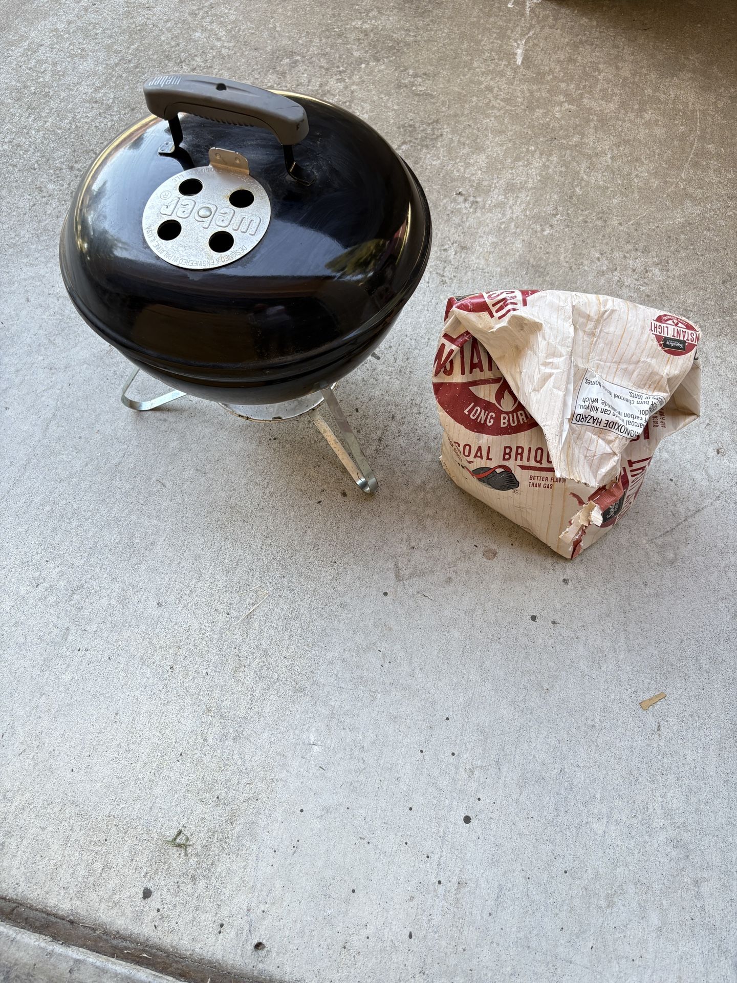 Charcoal / Kettle Grill With Charcoal
