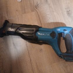 Makita  Saw W/battery 