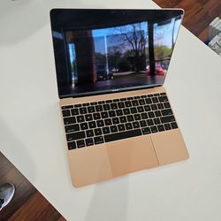 Macbook 2017 Core m3 , 8gb Ram , 256ssd