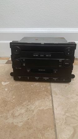 NEW OEM FORD AM FM CASSETTE CD6 RADIO 5C3T18C868CB