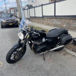 2018 Triumph Street Twin Only 5400 Miles