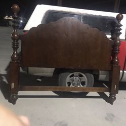 🎁BEAUTIFUL, ELEGANT, SOLID WOOD -BROWN COLOR VINTAGE KING SIZE BED FRAME🎁