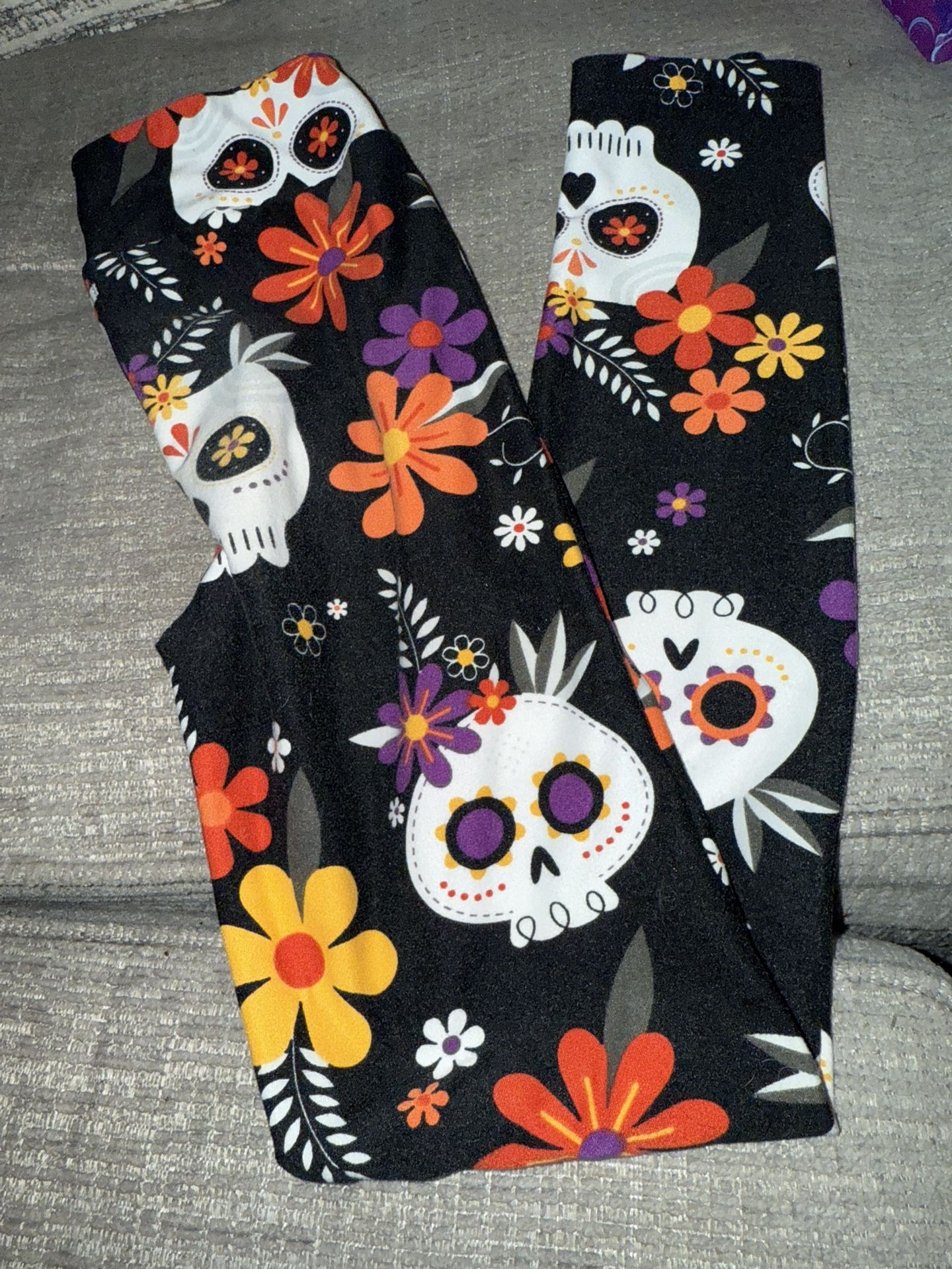 Lularoe Tween TW Halloween Dia de Los Muertos Sugar Skulls Leggings - Girls Size 6-8