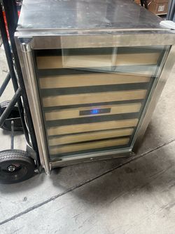 Vinotemp wine cooler- powers on no cooling