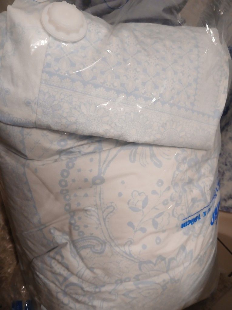 Mary Janes Comforter Set