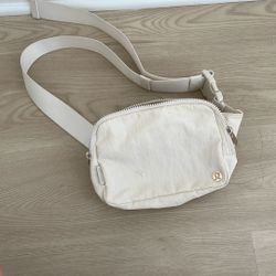 Lulumon Fanny Bag 