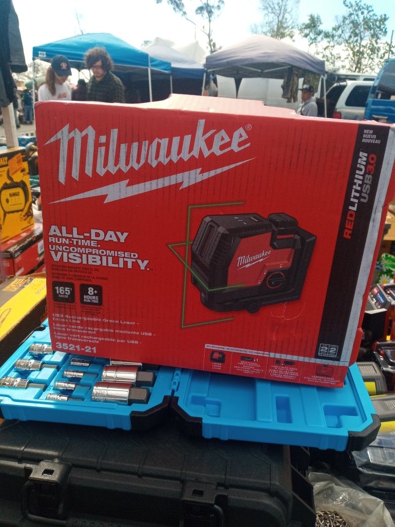 Nivel Laser Milwaukee 3521-20. Nuevo