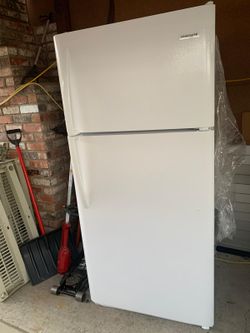 white Frigidaire refrigerator in good condition for sale