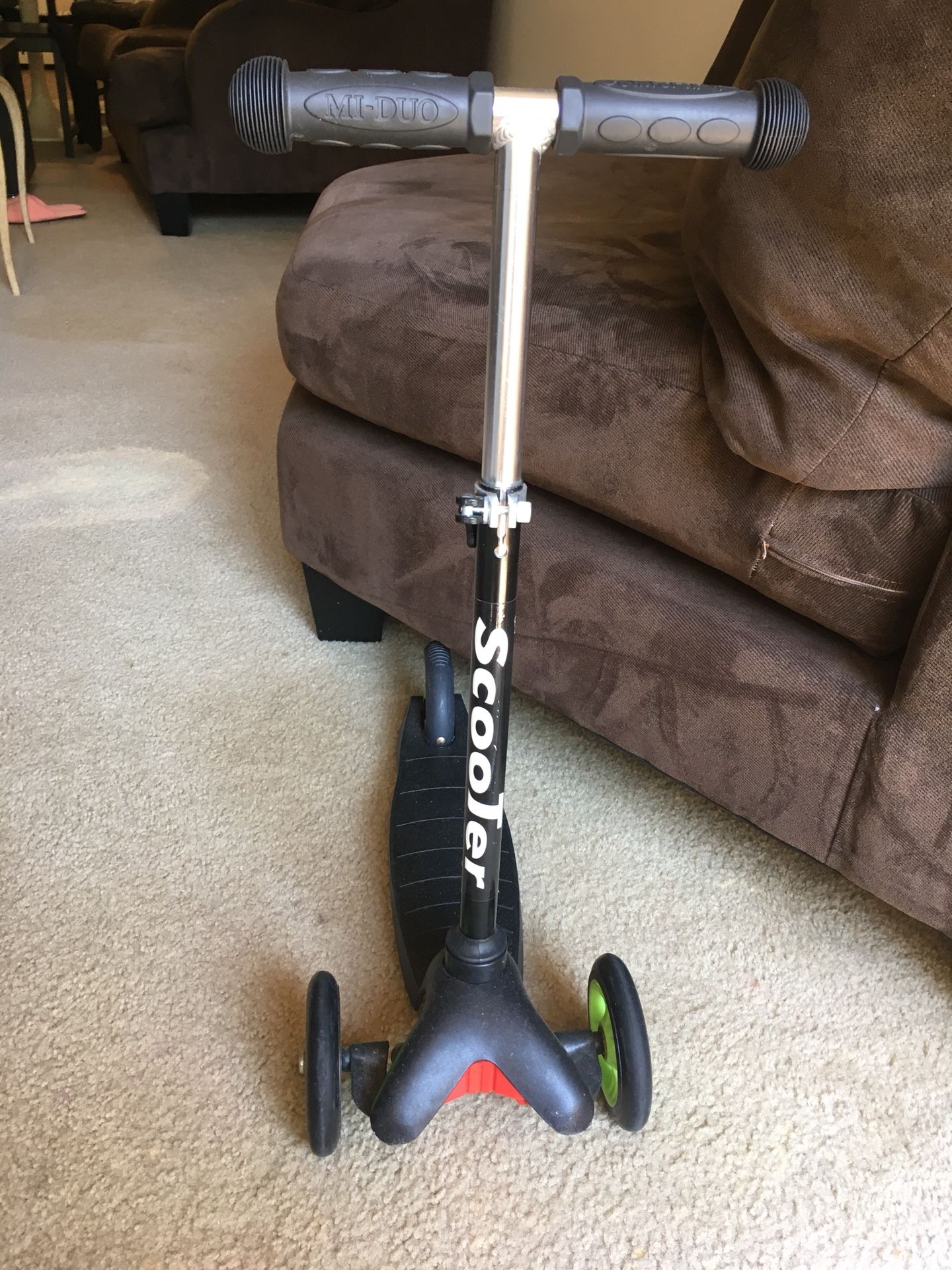 MI - DUO Deluxe aluminum 3 Wheel Scooter for kids ( Paid $26)
