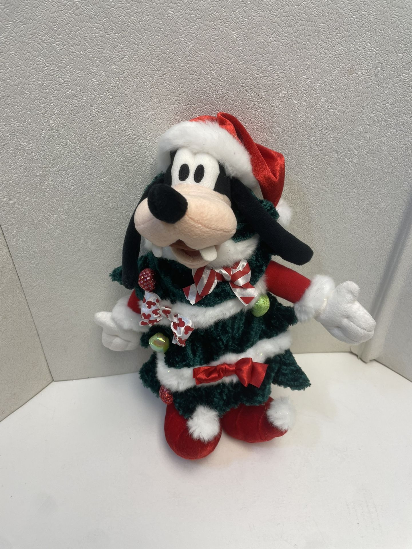 NWT Disney 2010 Festive Goofy plush Christmas tree Santa Hat