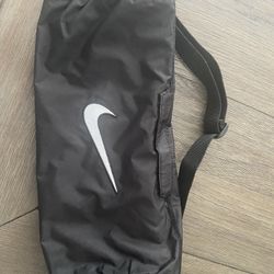 Hand pouch football 