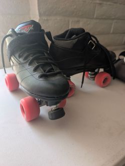 Sure-Grip Men’s Size 10 Derby Skates + Knee Pads