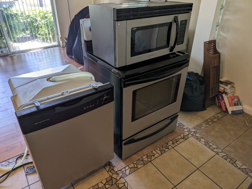 Frigidaire Glass Top Oven, Dishwasher And  Matching Microwave