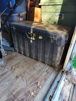 37" Tool Box With Key