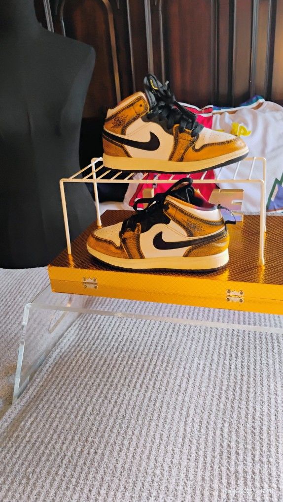 Boy Retro Jordan 1 Size 13c