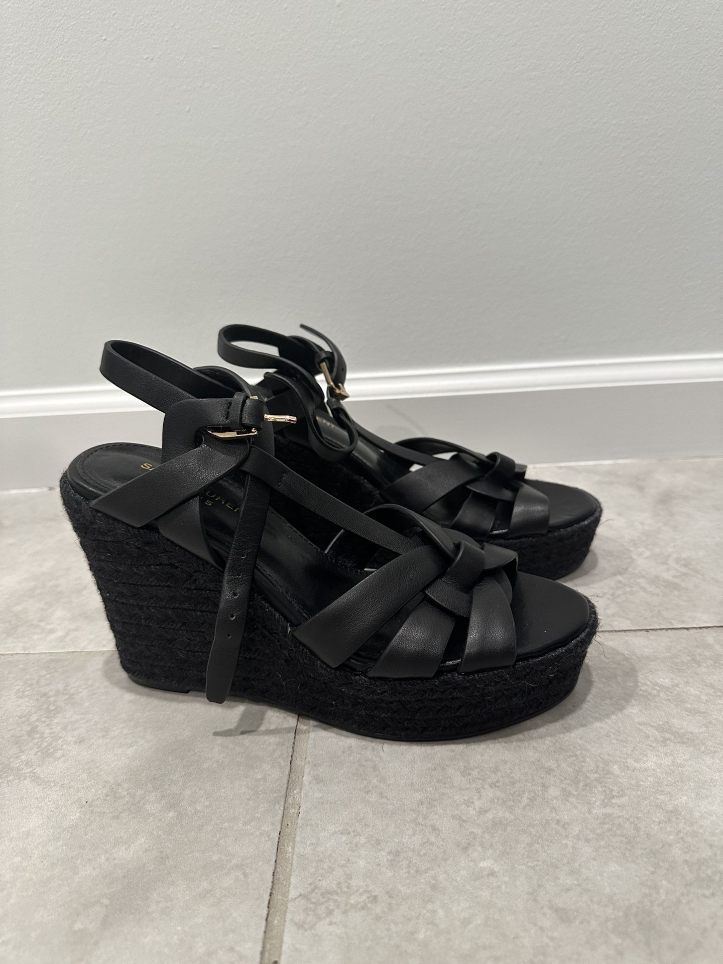 Black Wedges