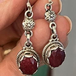 Beautiful Sterling Silver And Spinel Dangle Earrings 
