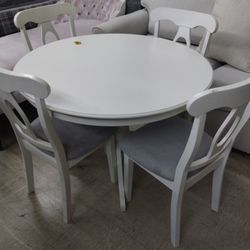 Nice Dining Table Set 