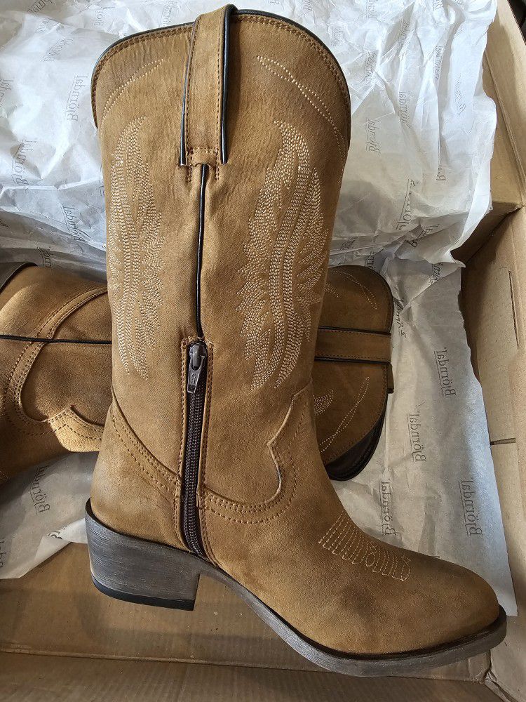 Women's Boots - Size 8.5