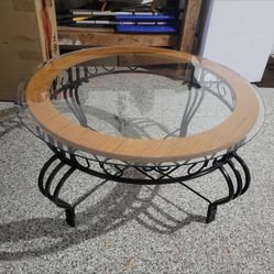 Beautiful Coffee Table Excellent Condition 