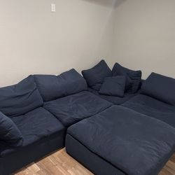 (MOVING SALE )Sectional Couch