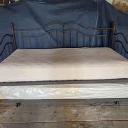 Trundle Bed / Day Bed