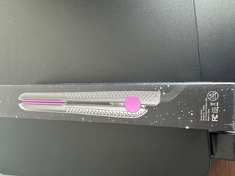 Hair straightener brand new