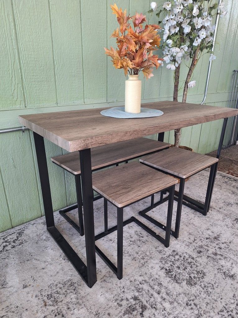 Table And Chairs (Save Spacer) 