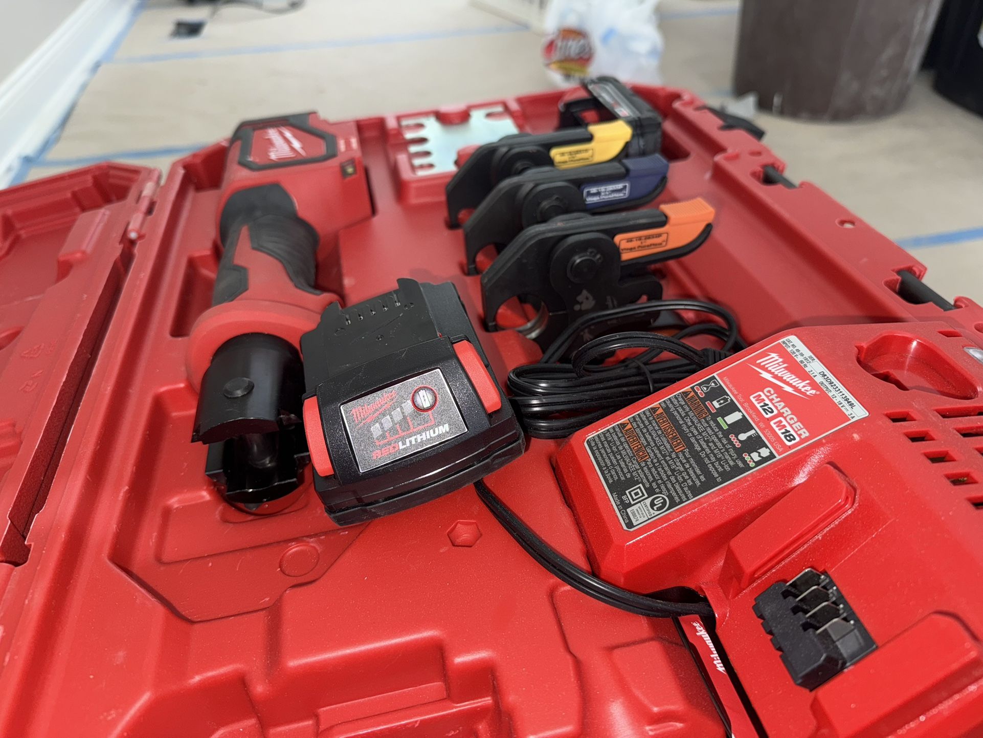 MILWAUKEE M18 Short Throw Press Tool with PEX Crimp Jaws