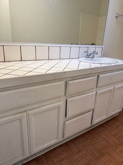 Bathroom vanity cabinet