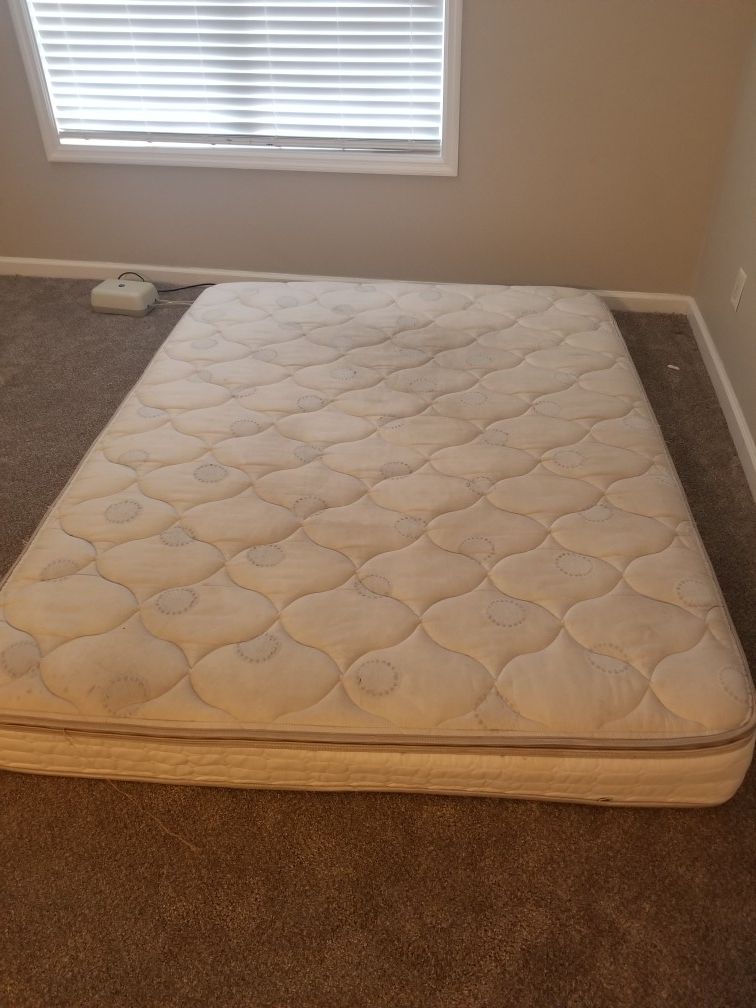 Sleep Number Queen Mattress with remote for Sale in Raeford, NC OfferUp