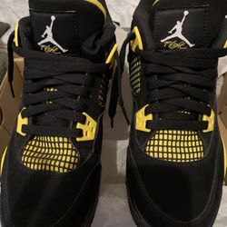 Jordan 4 Thunders 