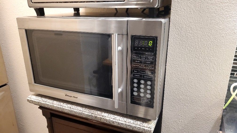 MagicChef Microwave (FREE)