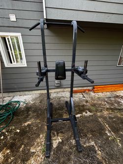 Pull up bar/dip/crunch situation