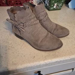 Young Girls Shoes 4 Pairs