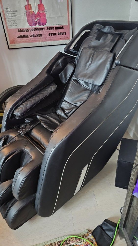 Daiwa Pegasus 2 Smart Massage Chair
