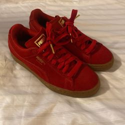 Puma Suedes NEW size 3.5 