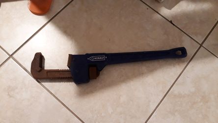 Adjustable pipe wrench
