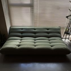 Olive XL Greta Sleeper