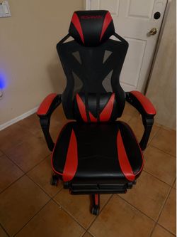 RESPAWN Gaming Chair with Footrest