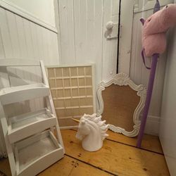 BUNDLE (UNICORN, CALENDAR FRAME, ETC.)