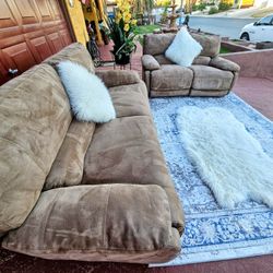 Beautiful High-quality RECLINER 2 Set Couch With 4 Push Button RECLINER Totally Deep Clean Good Condition No Stains No Smell 