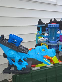 Batman and Rex Hot wheel playset with two cars