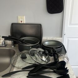 13 Piece Pots And Pans Set With Tops With Spoons 