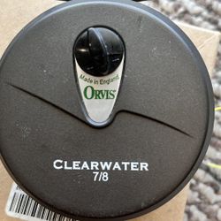 Orvis Clearwater  Fly Reel 7/8 Made In England + Flies  Orvis Clearwater  Fly Reel 7/8 Made In England  + Top Wet & Dry Flies (22)  LIKE NEW!! Barely 