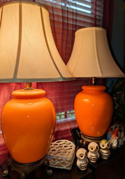 Gorgeous pair of peach/coral ceramic table lamps!