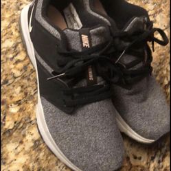Women’s Nike Shoes Size 7.5