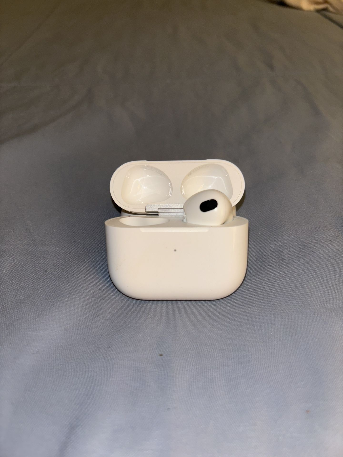 Airpods 3 with MagSafe Charging Case
