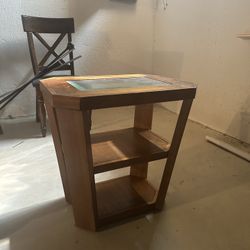 Charming Wooden End Table with Glass Top & Shelves – Excellent Condition!