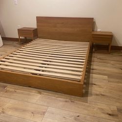 De La Espada Queen Oak Bed Frame & Side Tables